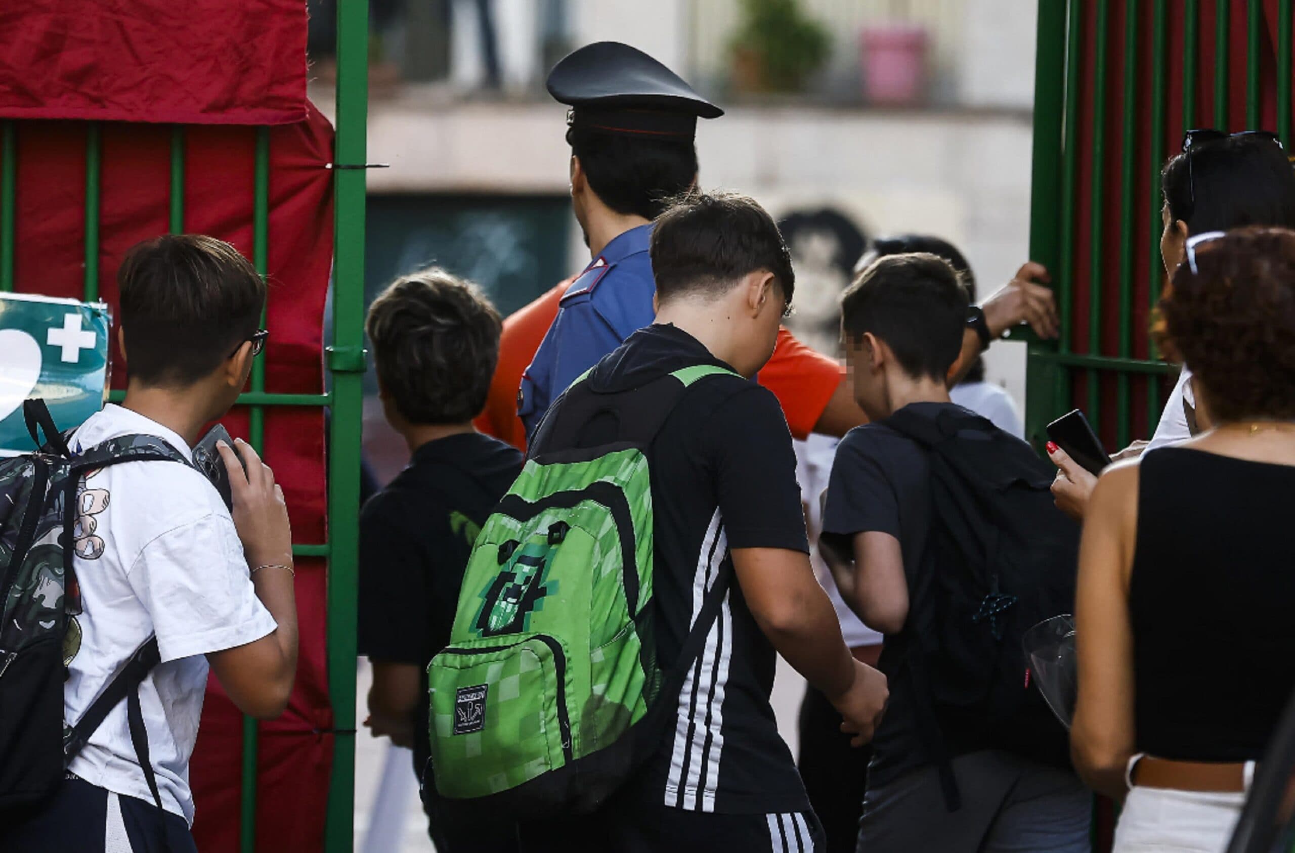 Decreto scuola, Valditara: multe fino a 1.000 euro ai genitori che rifiutano l'italiano