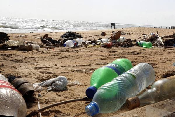 Plastic Overshoot Day 2026: Da oggi la plastica prodotta supera la capacità del Pianeta di gestirla in sicurezza