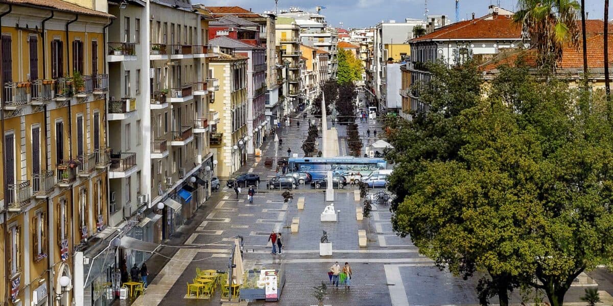 Cosenza, l’amministrazione comunale presenta il piano per rilanciare il commercio