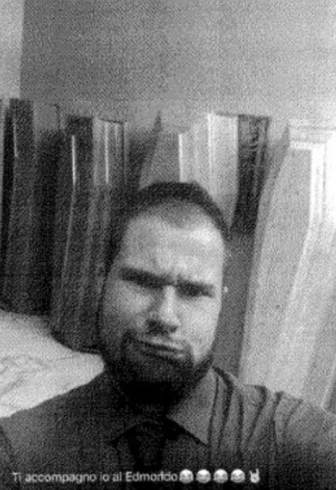 Morti in ambulanza, Luca Spada pubblicava nelle chat i selfie con le bare