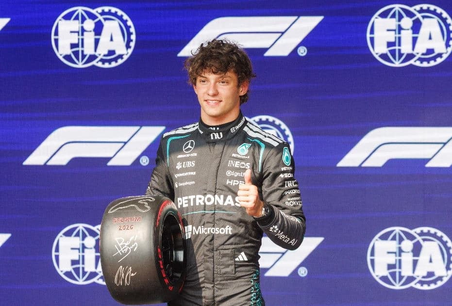 Trionfo di Antonelli in Belgio: la Ferrari di Leclerc è seconda, quarto Hamilton. Russell ritirato