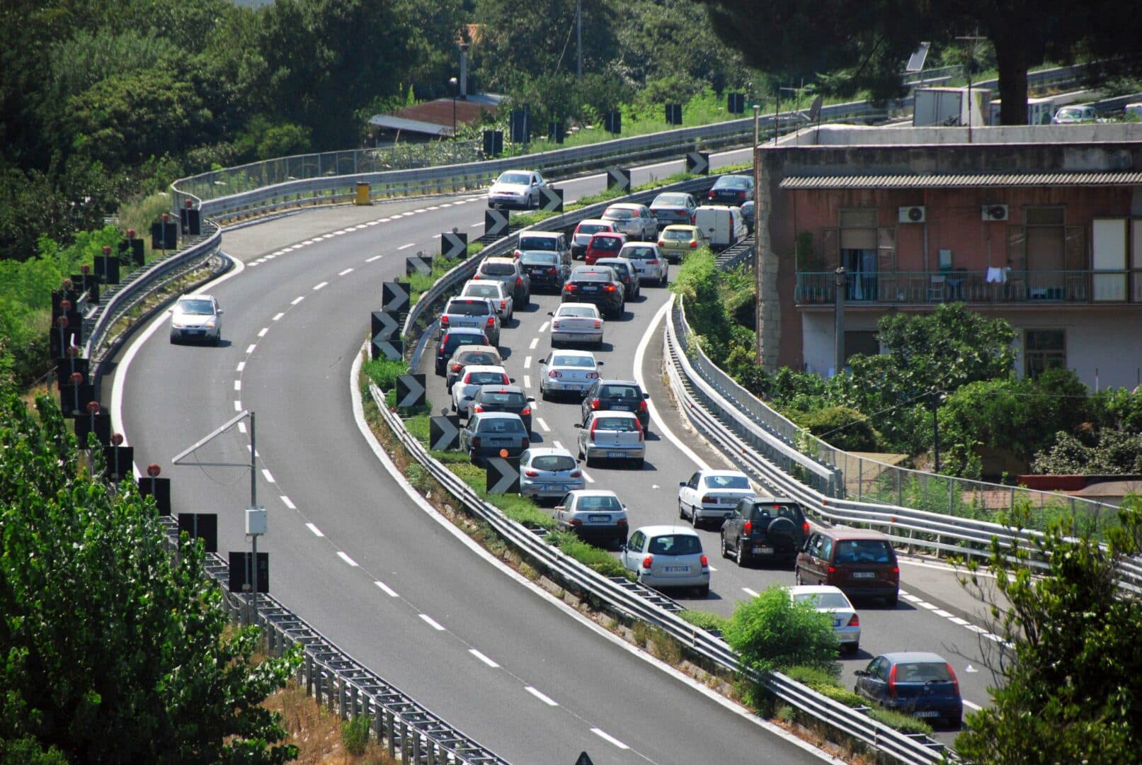Esodo estivo, i consigli della Polizia stradale per viaggiare sicuri