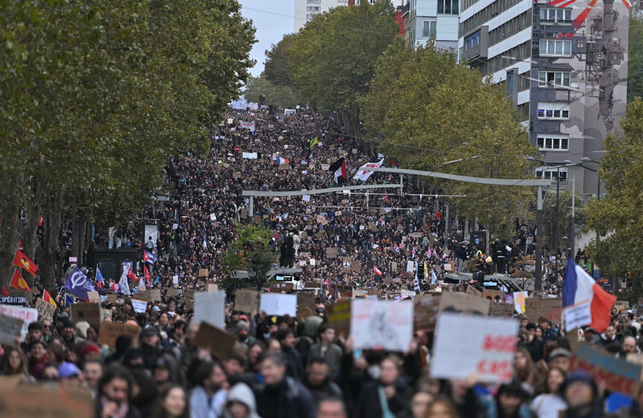 Una marea di manifestanti in Francia, ma il caos del 17 ottobre non si ripete