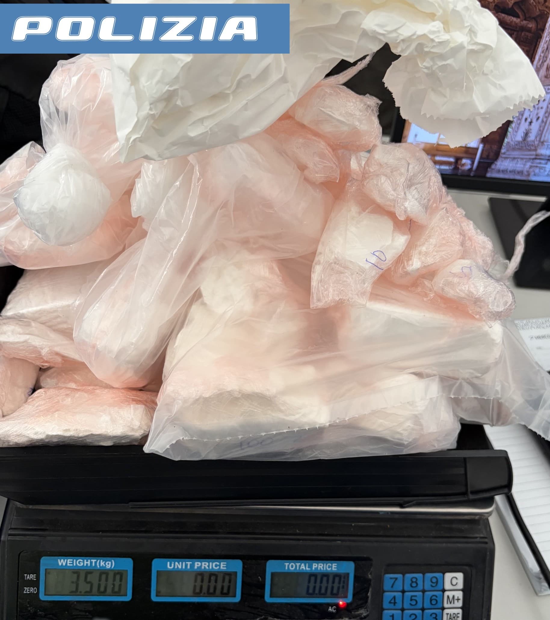 Nel garage un deposito di droga. Beccato con 3 kg e mezzo di cocaina, arrestato un 59enne a Catania