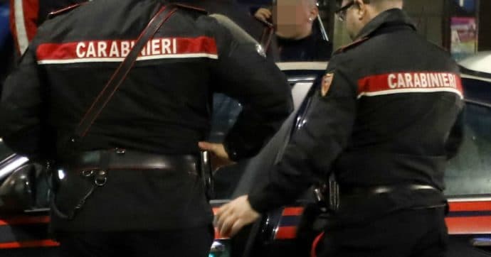 Minaccia di uccidere i genitori con un coltello, arrestato un ragazzo di 14 anni a Roma