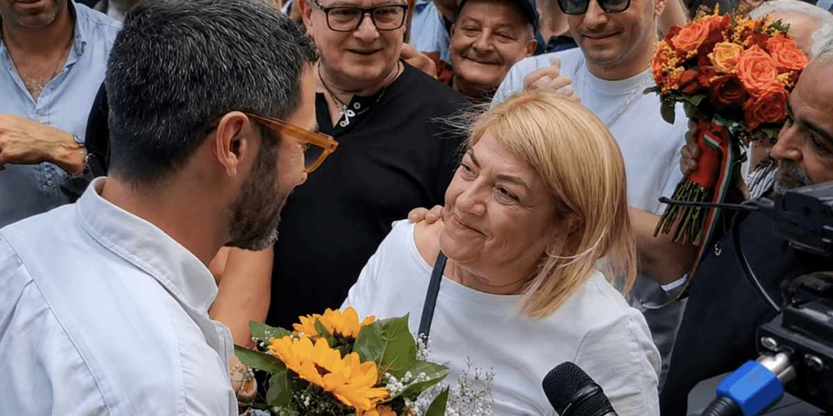 Castrovillari e... il Bello delle elezioni. Il candidato sconfitto si presenta con un mazzo di fiori dalla nuova sindaca De Gaio