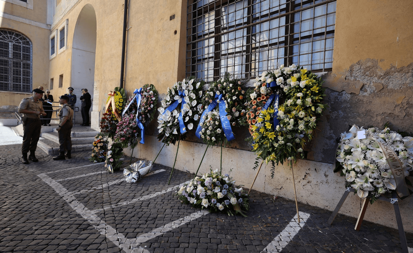 Emma Bonino, l’ultimo saluto in Campidoglio: Mattarella, Meloni e la politica di ogni schieramento ai funerali di Stato