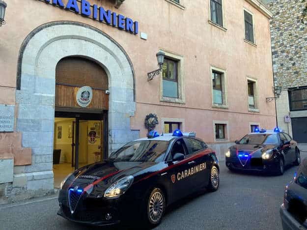 Picchia la convivente e la madre a Moio Alcantara: arrestato 52enne per maltrattamenti