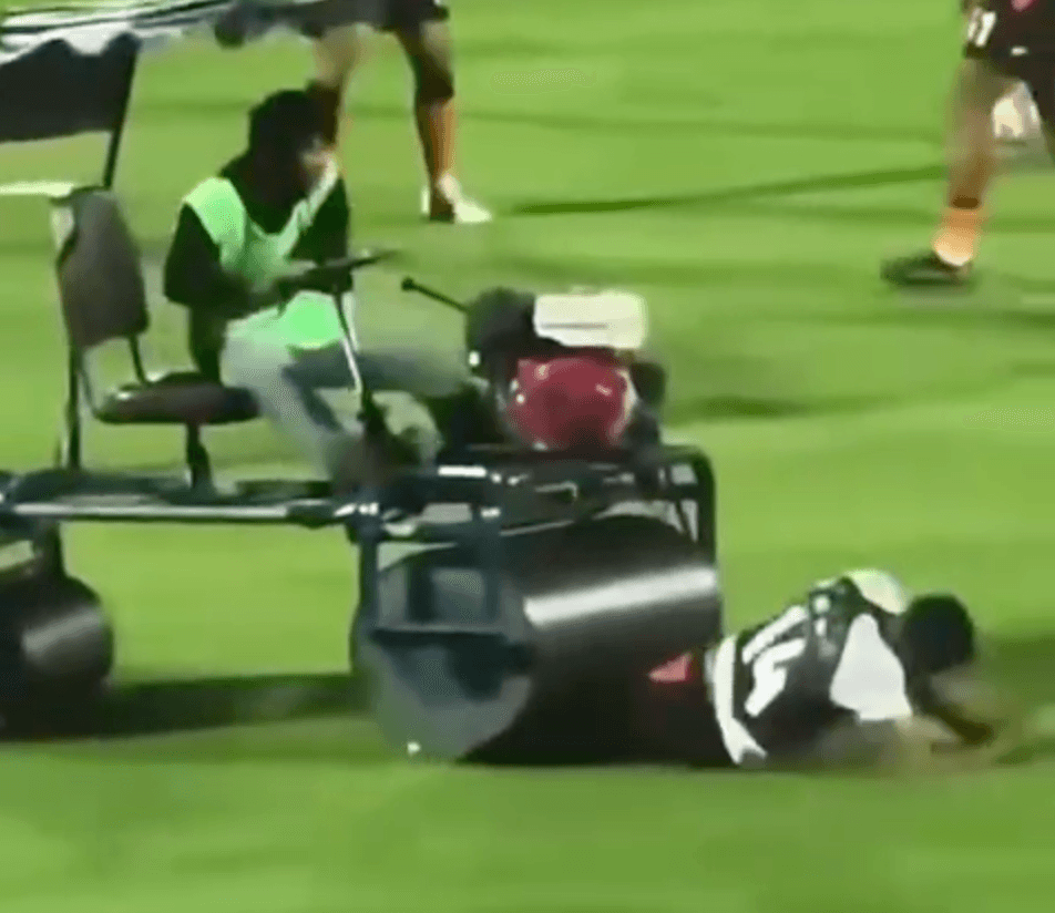 Choc Thailandia, Townsend travolto da un cart in campo: le gambe finiscono sotto il mezzo VIDEO