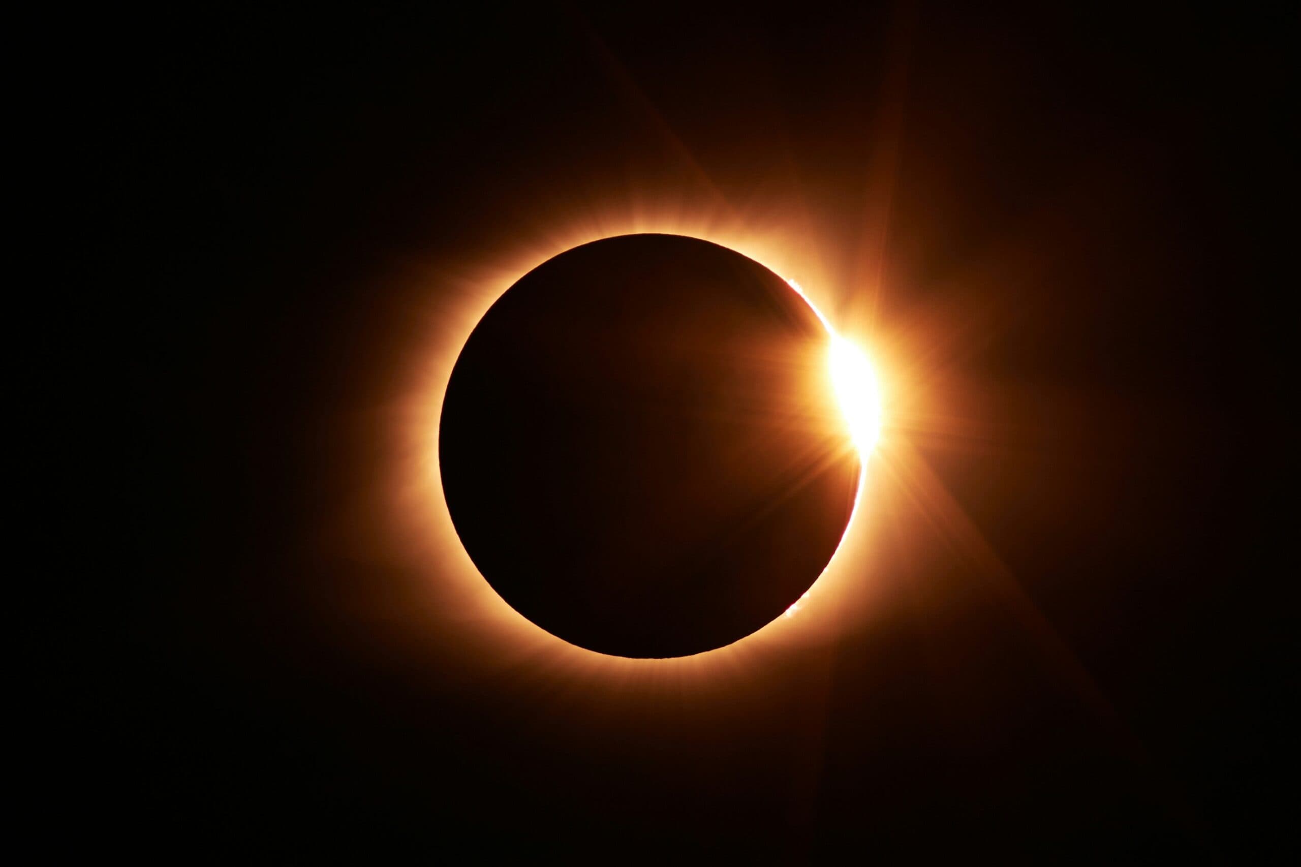 Eclissi di Sole e stelle cadenti nel cielo del 12 agosto: ecco dove e come vederli