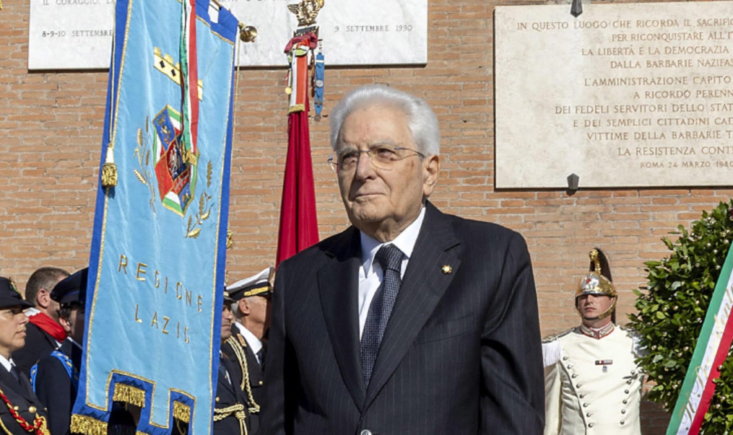 Mattarella: dalle nuove tecnologie rischi per la centralità dell'uomo