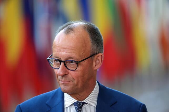 Merz attacca Afd, "La vostra remigrazione è pulizia etnica"