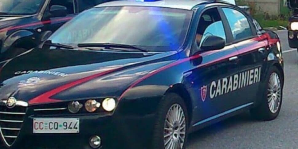 Catanzaro, raid vandalico nella notte contro una concessionaria. Indagano i carabinieri