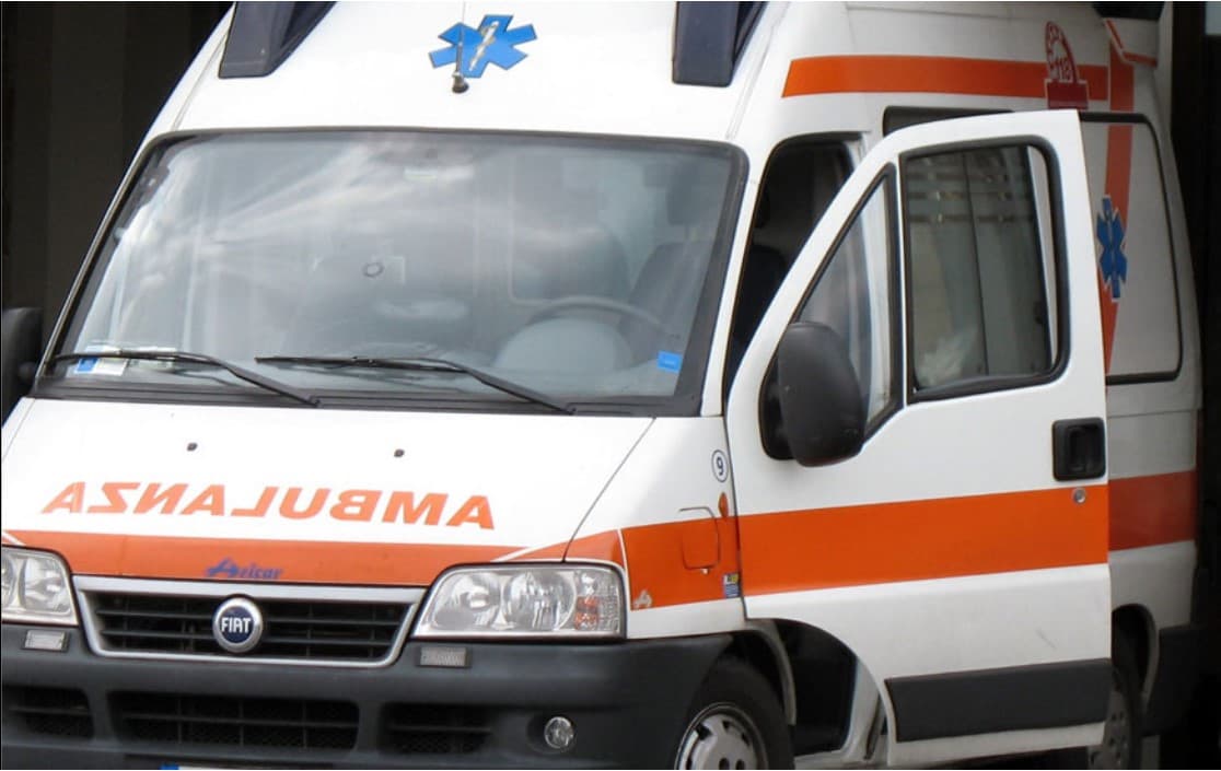 Precipita per dieci metri in un palazzo, grave una bambina di 5 anni