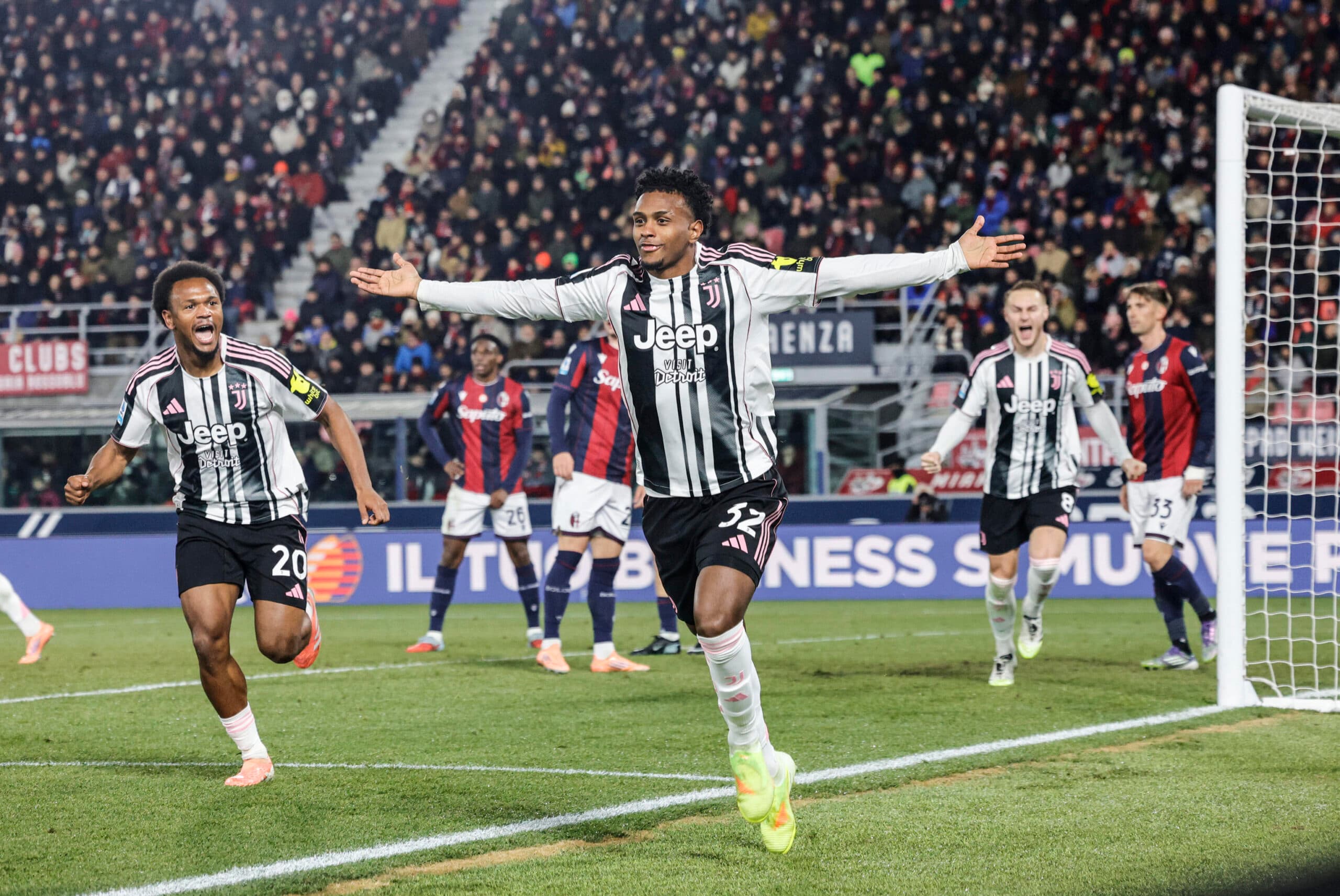 Colpaccio della Juve con il Bologna, al Dall'Ara decide di testa Cabal e i bianconeri tornano in zona Champions