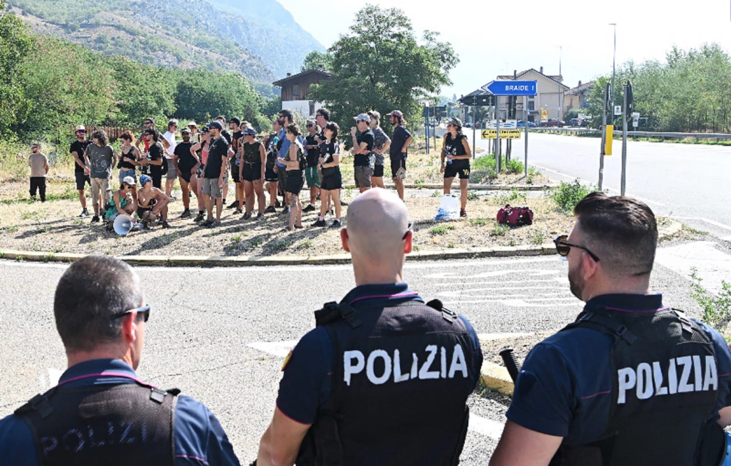 Val di Susa, vietato il campeggio No Tav: aree presidiate dalla polizia