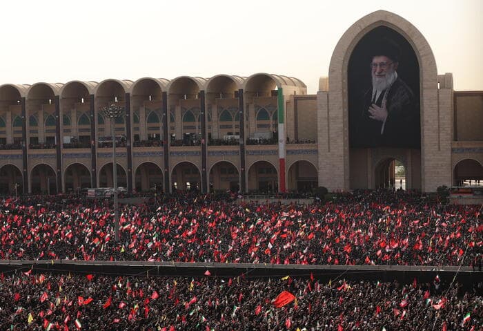 A Teheran il secondo giorno della cerimonia di commiato per Ali Khamenei