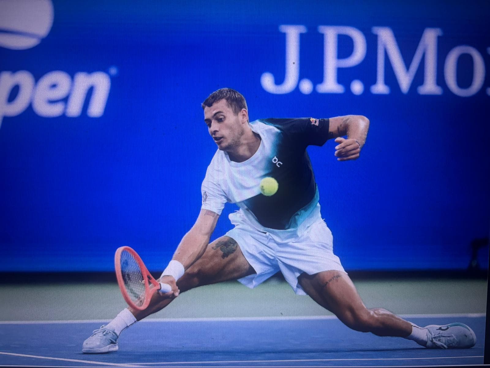 Us Open, maratona Cobolli. Prima va sotto 2-0, poi la clamorosa rimonta su Comesana