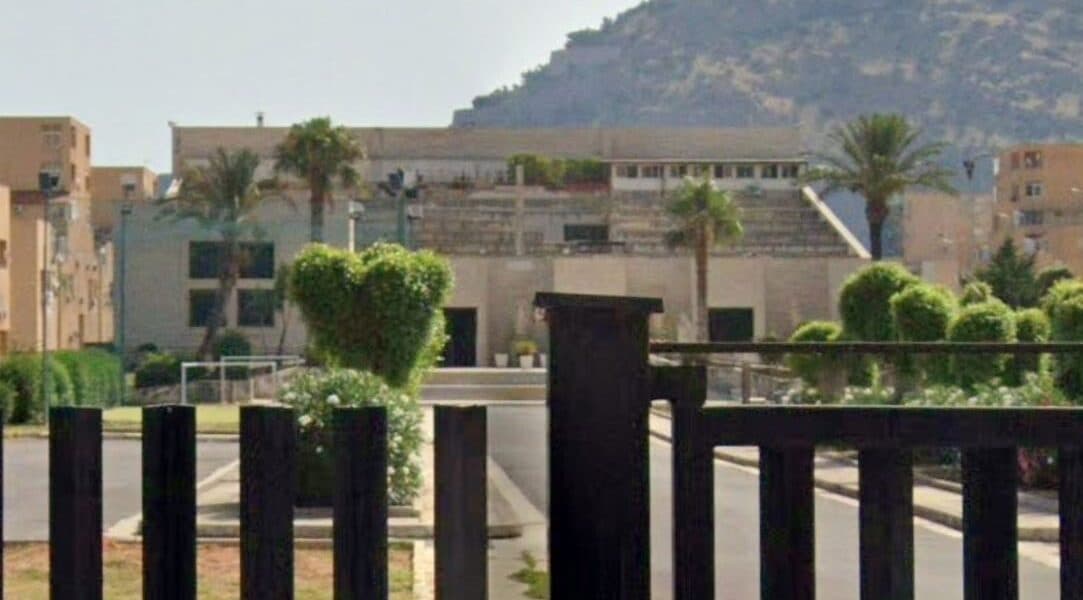 Morta a Palermo per la difterite, dolore e commozione ai funerali di Anna Rosa. Don Giannalia: «Consoliamo i familiari»