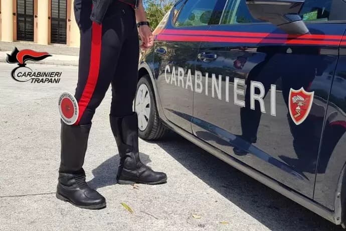 Arrestato un 46enne a Marsala. Aveva 1,8 Kg di marijuana e decine di arbusti di cannabis in casa