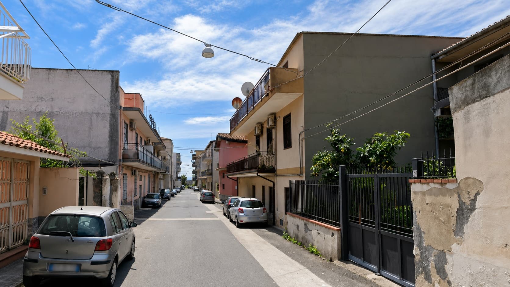 Catania, tenta di gettare la droga dalla finestra all'arrivo delle forze dell'ordine: arrestato a Librino
