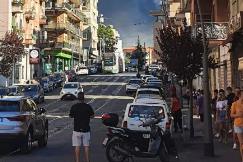 Studente spruzza spray urticante e accoltella l'insegnante a Roma