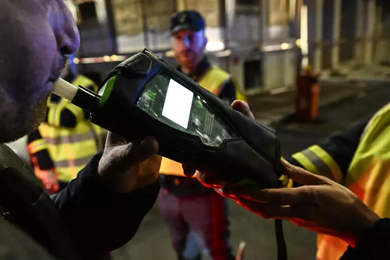 Travolge centauro e pedone poi fugge in tangenziale a Milano: arrestato pirata della strada ubriaco