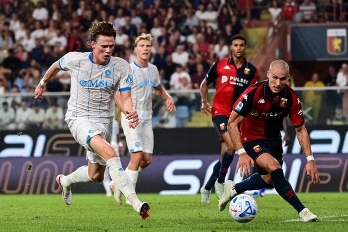 Il Napoli risponde all'Inter: espugnato il "Marassi". Exploit esterno anche per il Cagliari a Parma