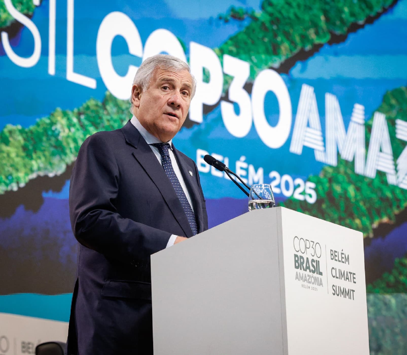 No al blocco delle auto "tradizionali" dal 2035, Tajani: "Una decisione che salva 70.000 posti di lavoro"