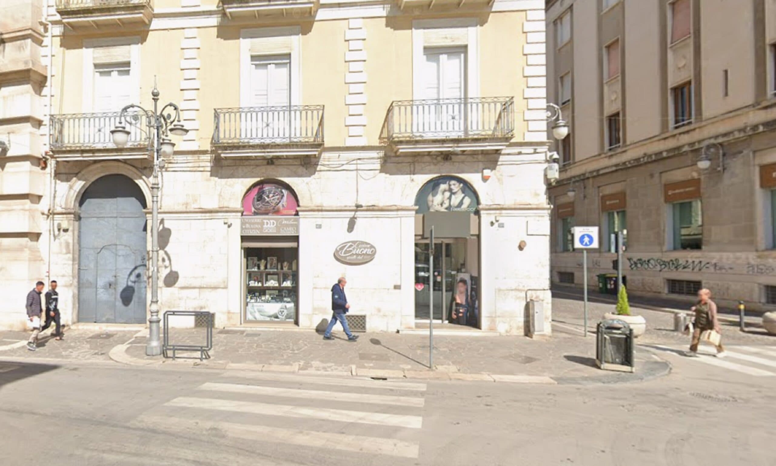 Foggia, assalto alla gioielleria Buono in corso Garibaldi: bottino da oltre 100mila euro