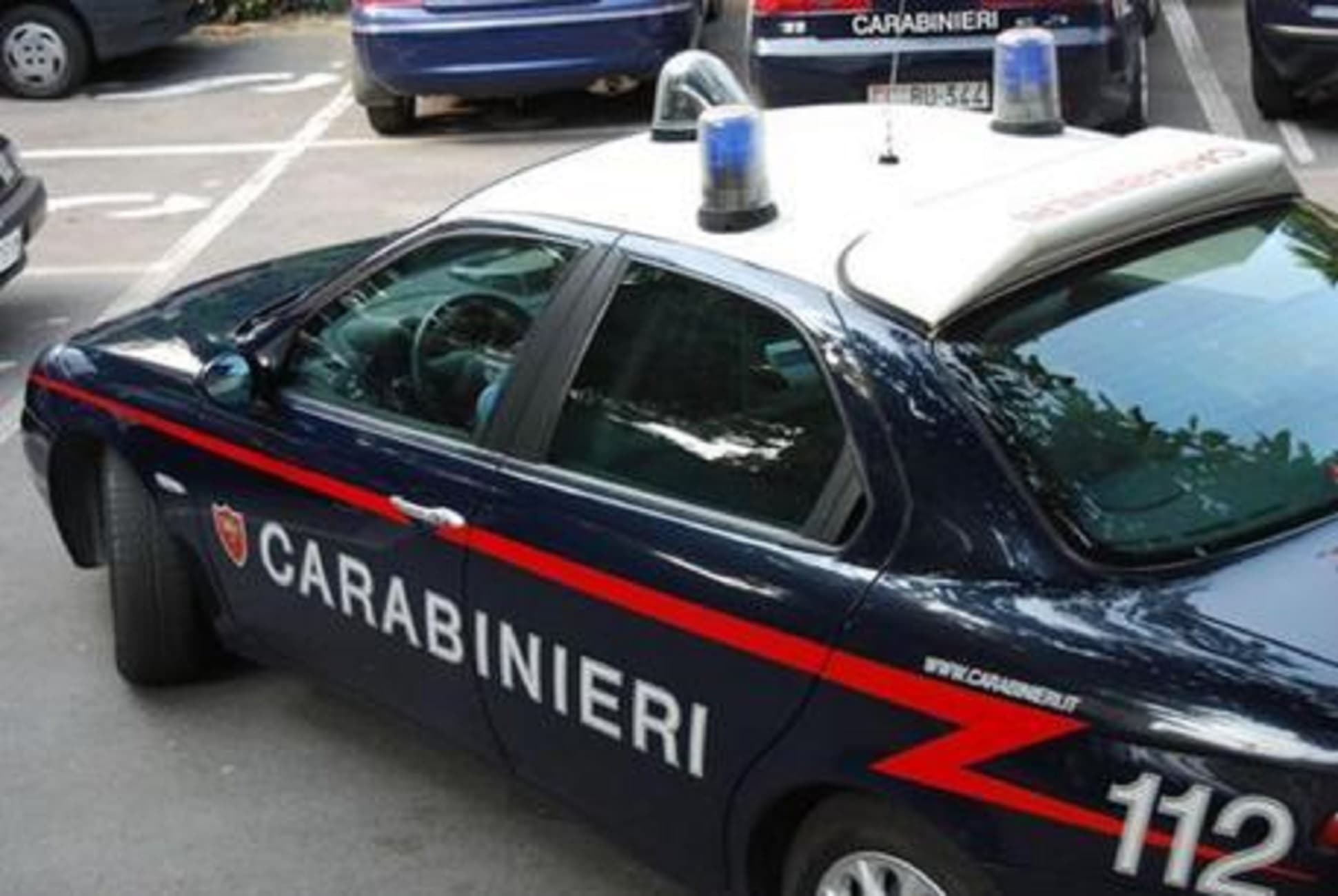 Terrore a Torino, tenta di uccidere la compagna e poi si suicida: lei si salva con la figlia di un anno