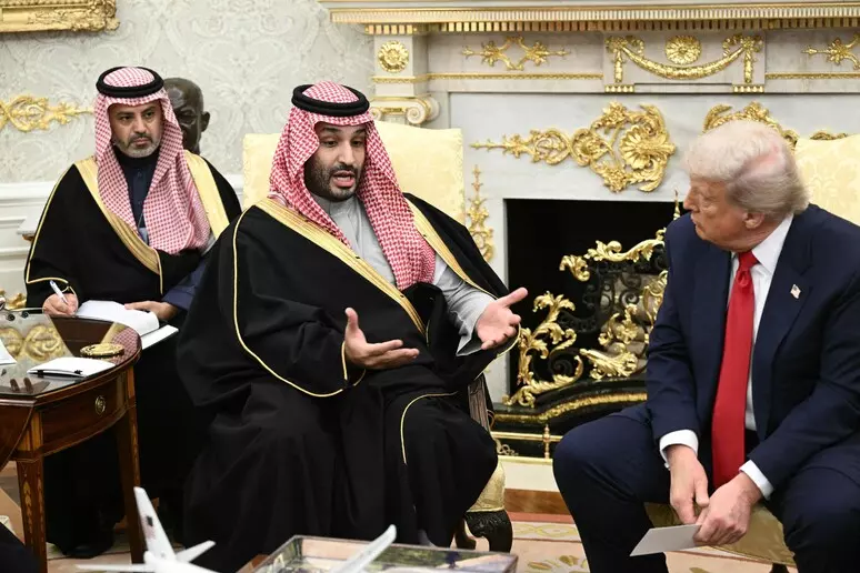 Stop ai raid sull'Iran, Trump annuncia "la ripresa dei negoziati con Teheran, anche su Hormuz e nucleare"