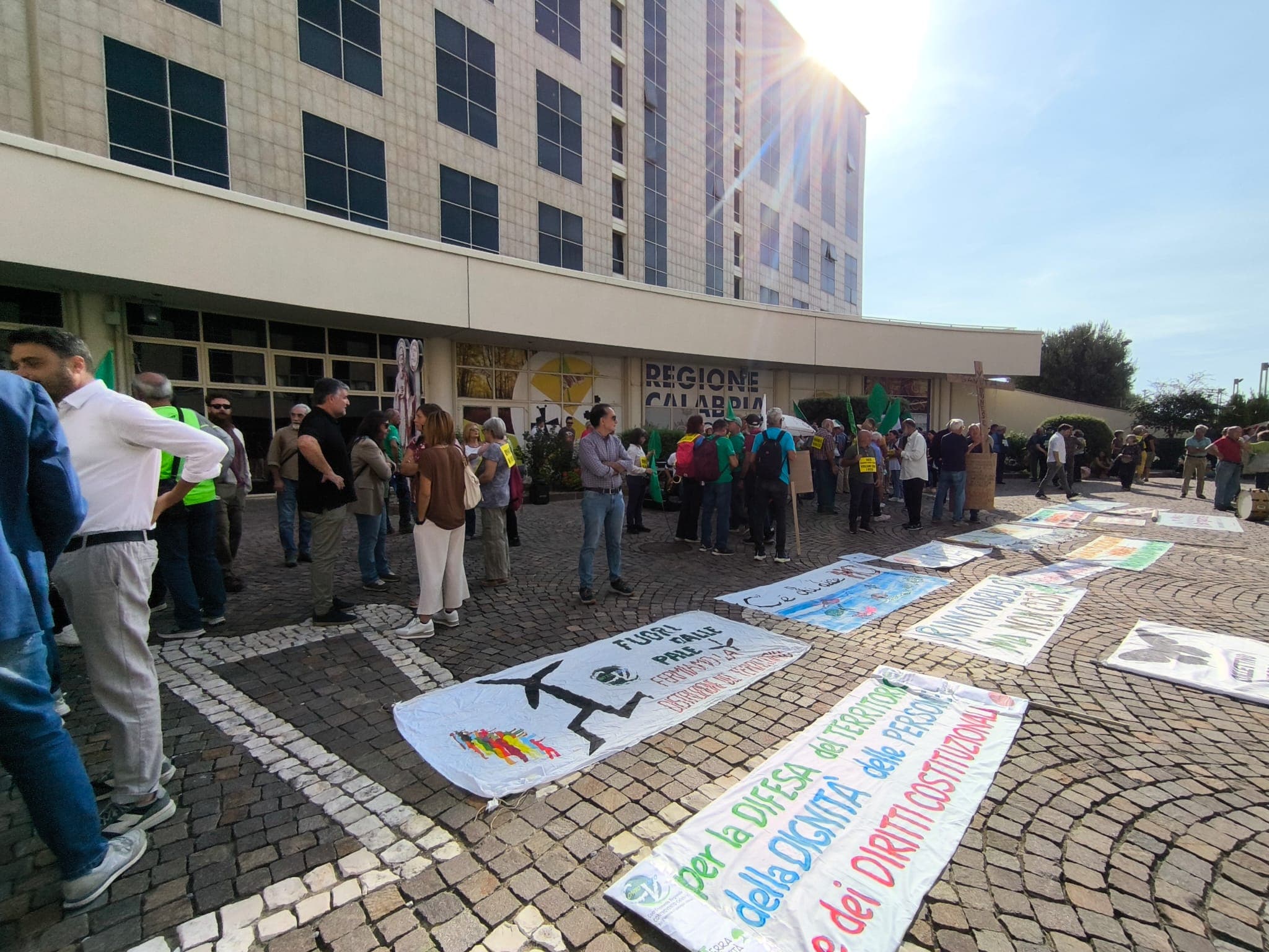 "Rinnovabili sì ma non così": protesta oggi alla Cittadella contro l'assalto eolico nel cuore delle Serre FOTO