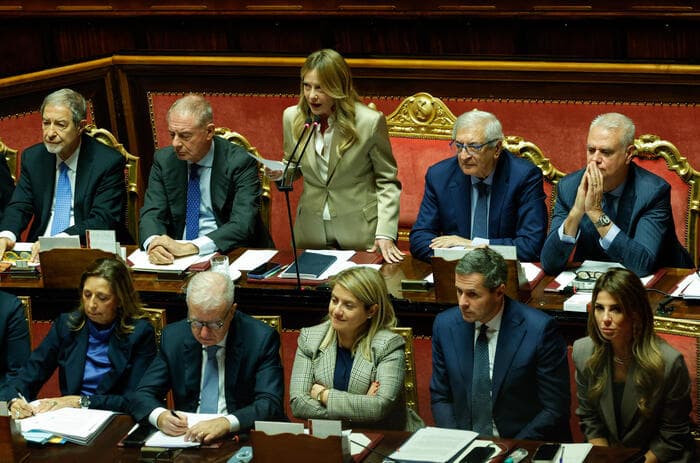 Meloni: "L'intesa di Trump sul gasolio russo è rischiosa. Non siamo guerrafondai"