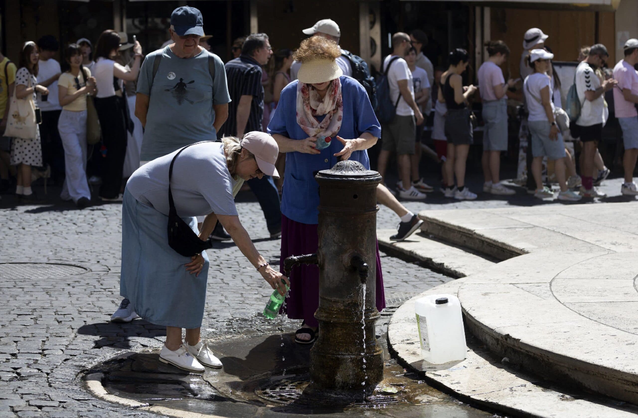 Caldo record, cinque vittime in Italia: domani 17 città da bollino rosso: il picco tra il weekend e lunedì prossimo