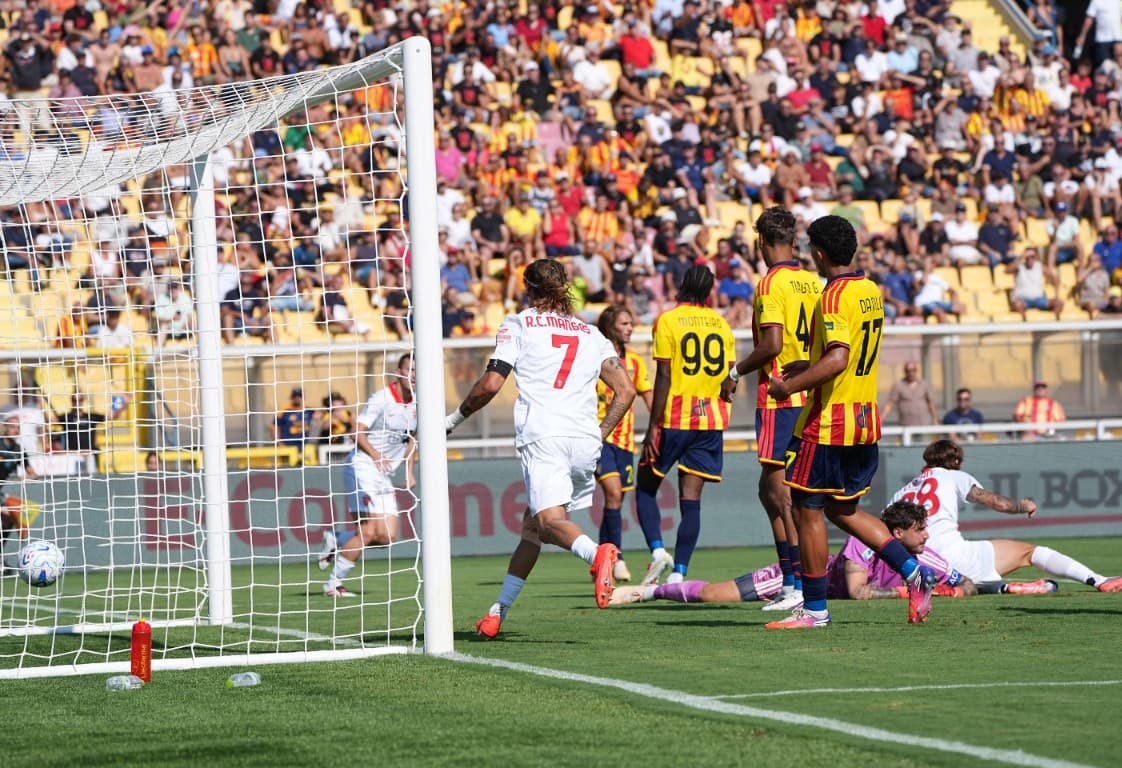 Lecce spettacolare ma che brividi nel finale: Monza rimontato e sconfitto 3-2