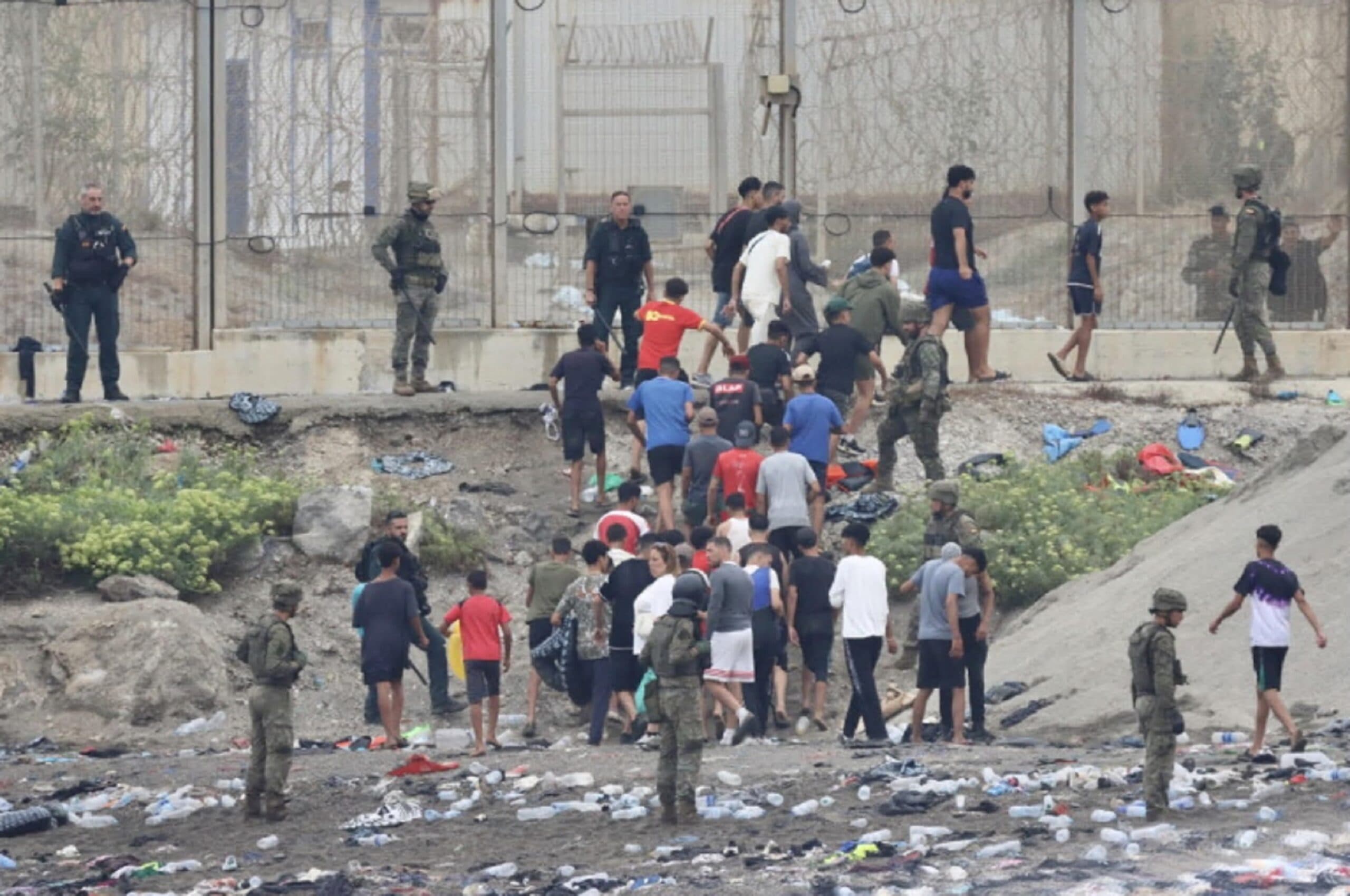 Crisi dei migranti a Ceuta, l'Italia sospende l'accordo Schengen con la Spagna