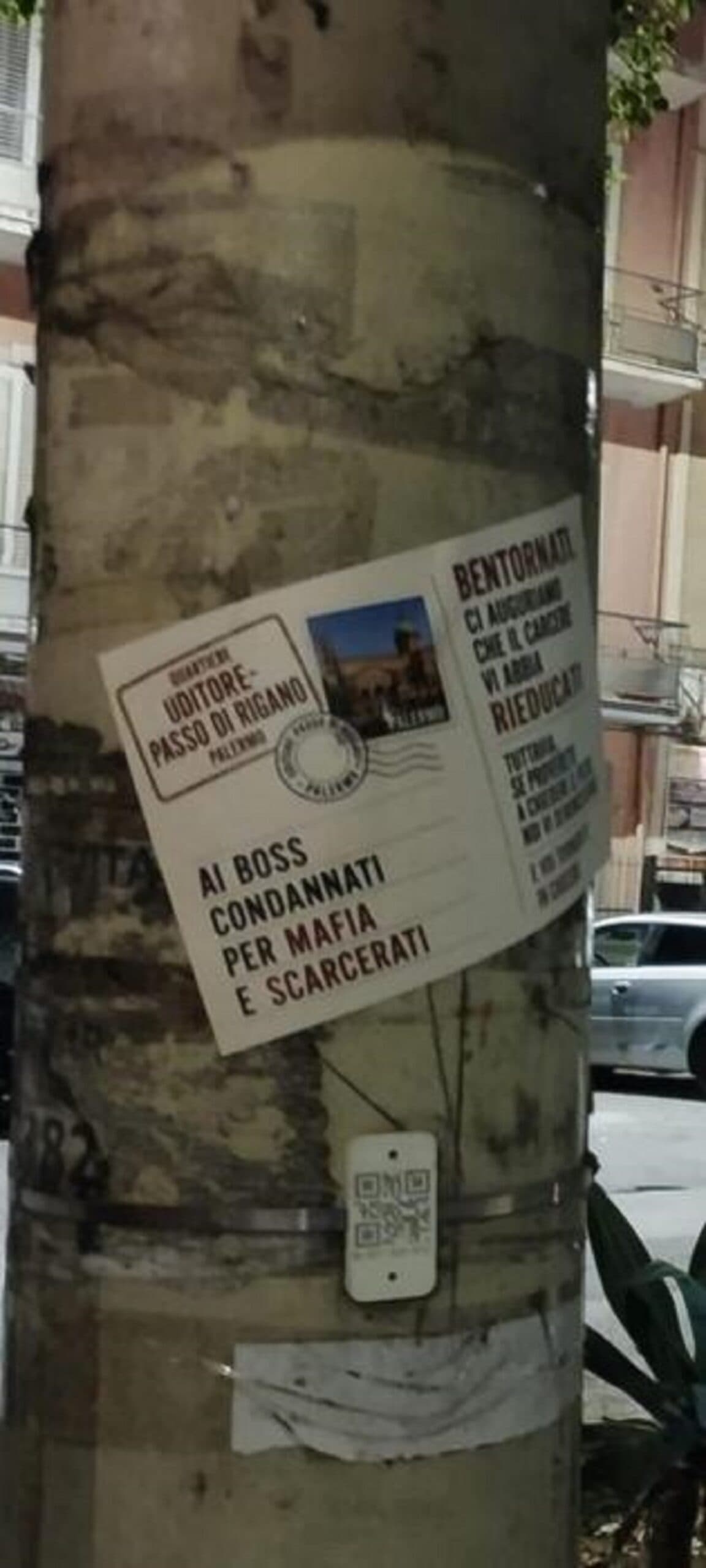 Cartoline per i boss scarcerati: "Se tornate a chiedere il pizzo vi denunciamo". Apparsi centinaia di adesivi a Palermo
