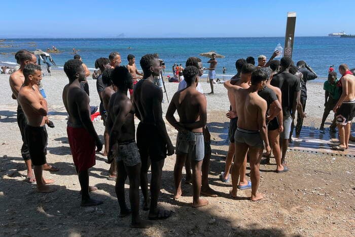 Ceuta, Madrid avverte Roma: "Riaprite i confini o adotteremo misure". La replica del governo: "L'Italia non accetta ultimatum"