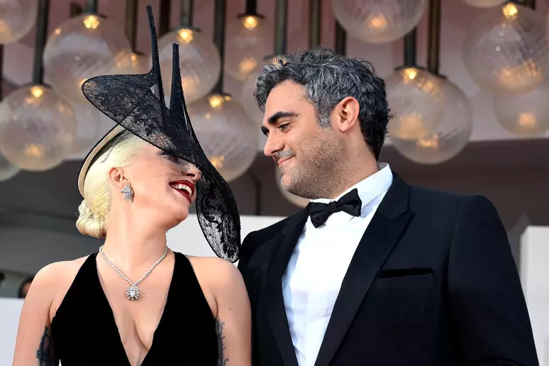Lady Gaga, la figlia è nata con la maternità surrogata