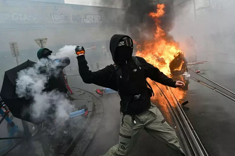 Il Belgio dopo la Francia: la protesta degli studenti sconfina, guerriglia a Bruxelles