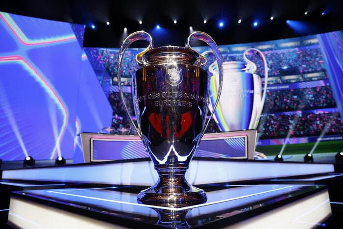 Champions al via con il Psg in crisi, amarcord per Mourinho con l'Inter. Il Napoli attende l'Arsenal